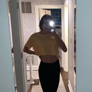 Cute yellow crop top!